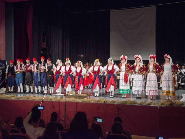 Χορευτικά καρποφορήματα. Παράσταση μουσικοχορευτική.